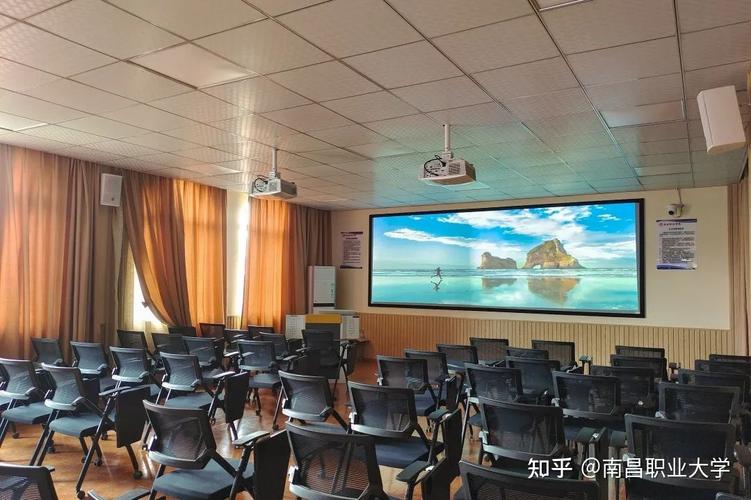 从仪器到生态 一所学院12000平米实验空间的创新突围